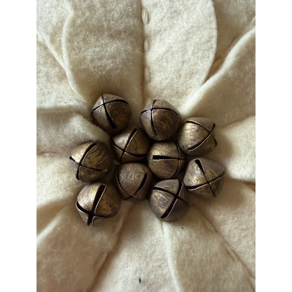 Pottery Barn Poinsettia Pillow 12x12 Tan EUC Jingle Bell Holiday burlap and felt